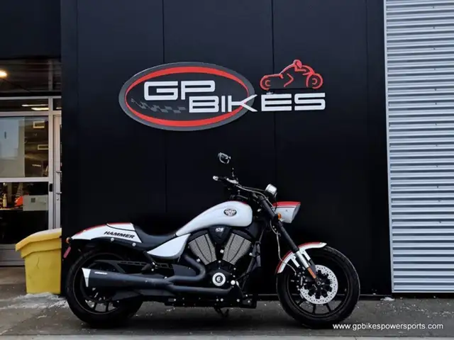 2012 Victory Motorcycles Hammer in Sport Touring in Oshawa / Durham Region - Image 3
