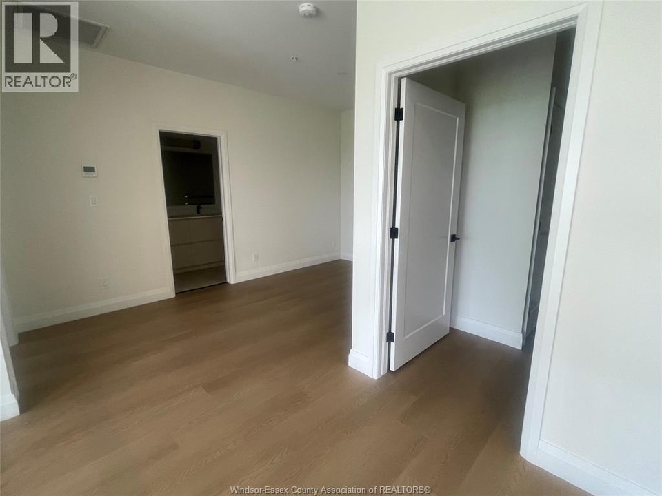 4300 LAURIER PARKWAY Unit# 617 LaSalle, Ontario 4