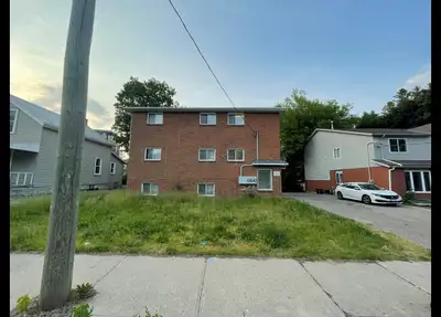 32 Noecker | Spacious Student Bedrooms Available in Waterloo! (Unit C RM 3) Don't miss this opportun...