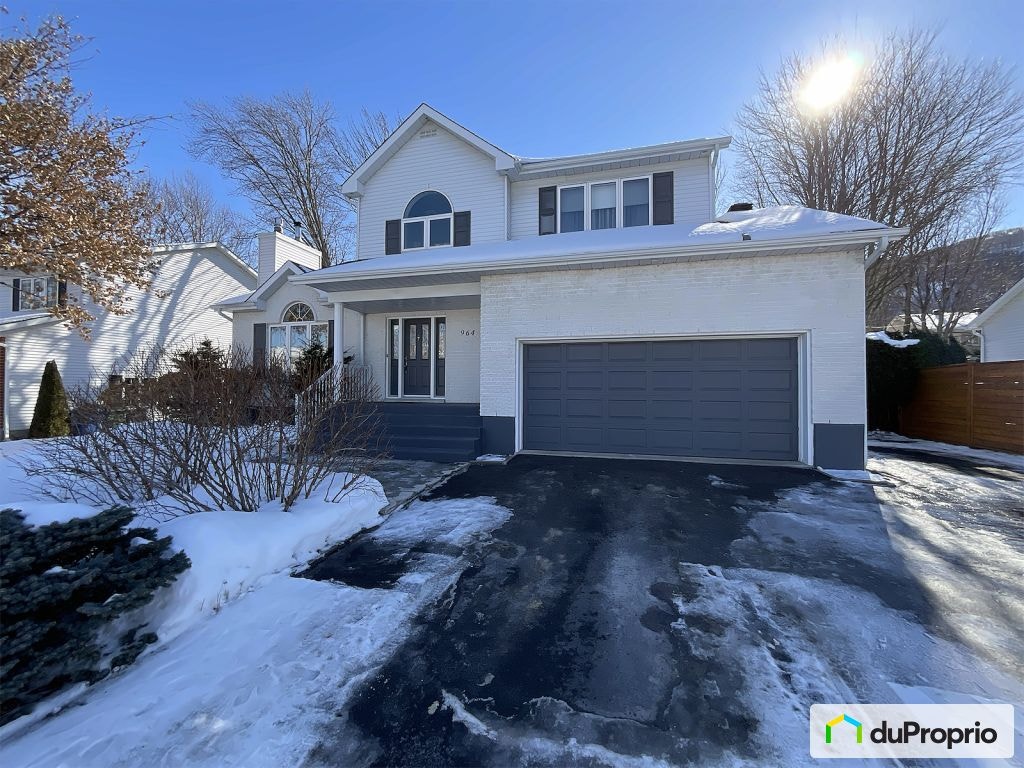 $839,000 - 2 Storey for sale in Mont-St-Hilaire — photo 1