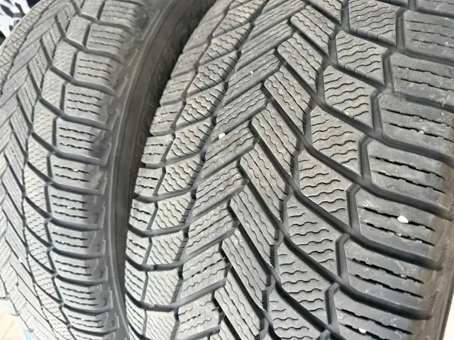 Oem Toyota tundra 275/60/20 michelin winters 6x139.7 rims oem in Tires & Rims in City of Toronto - Image 4