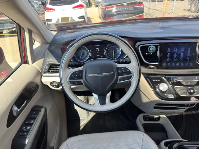 2017 Chrysler Pacifica Limited 7 Passenger | Command Start | Pow5619998410362163214