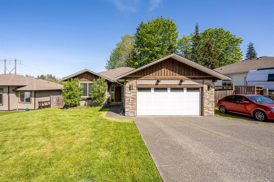 Beautifully Maintained 3 Bedroom Rancher on .20 Acre Lot in Houses for Sale in Campbell River