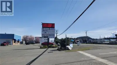 Excellent location for your business, 900 square feet available. If you are looking for hwy frontage...