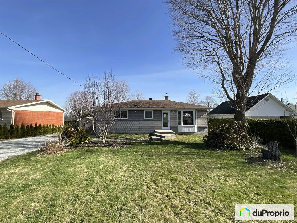 $449,000 - Bungalow for sale in Sherbrooke (Mont-Bellevue) — photo 1