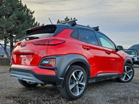 Introducing the 2019 Hyundai Kona 1.6T Trend AWD with Two-Tone Roof, an SUV that combines style, com... (image 2)