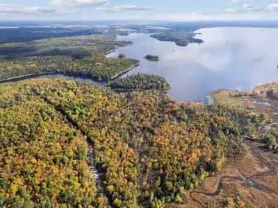 Discover a magnificent 40-acre lot, bordered by the majestic Ottawa River with approximately 860 lin...
