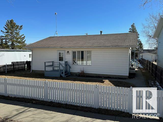 5005 44 ST Drayton Valley, Alberta in Houses for Sale in St. Albert