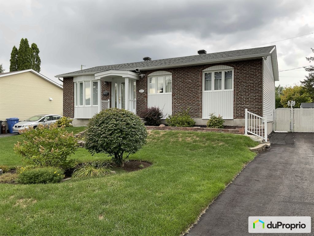 $688,000 - Bungalow for sale in Longueuil (St-Hubert) — photo 2