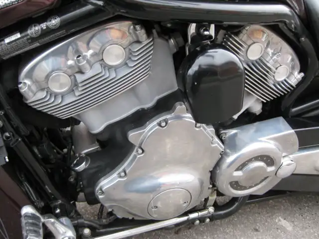 2005 Harley-Davidson VRSCB V-Rod in Street, Cruisers & Choppers in City of Toronto - Image 13