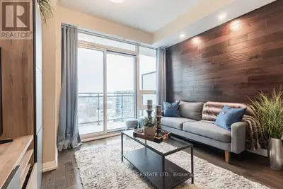 Luxury 2 Bedrooms & 2 Washrooms Unit For Lease. Hardwood Floors & 9Ft Ceiling Throughout. Modern Ope...