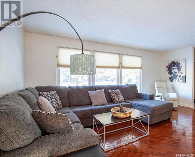 107 Lindsay DRIVE Saskatoon, Saskatchewan Houses for Sale Saskatoon