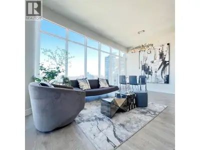 Beautiful 41st floor sub-penthouse corner 2 bed home has the most spectacular 230 degree view in Bre...