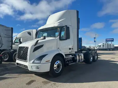 D13 engine, 455 hp, I Shift Automatic ATO2612F transmission, 199 inch wheelbase, 53,200lb GVW, 3.08...
