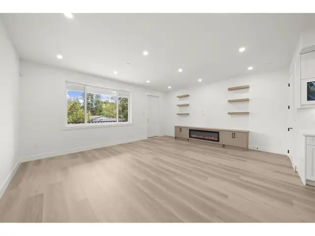 1 26725 FRASER HIGHWAY Langley, British Columbia63235552001155122