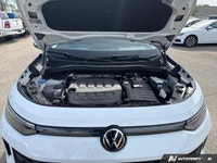 *Tiguan Comfortline 4 Motion* *Performance:* • 4- cylinder, 2.0 TSI , 201 HP & 221 lb-ft engine • 8-... (image 9)
