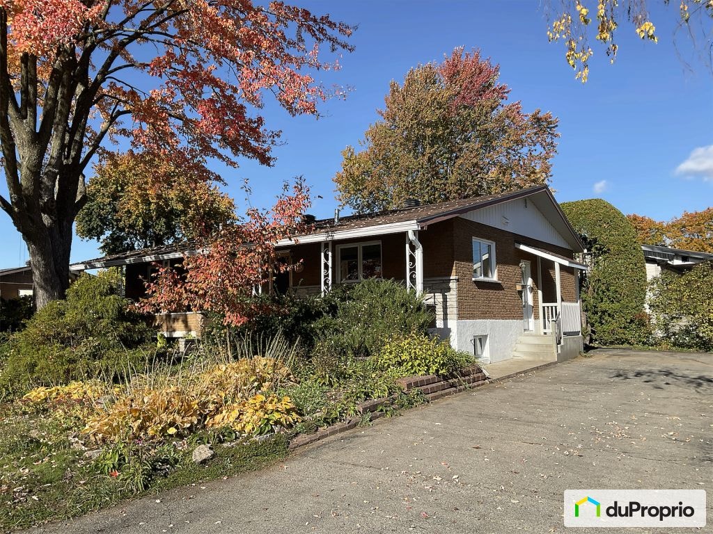 $700,000 - Bungalow for sale in Blainville — photo 1