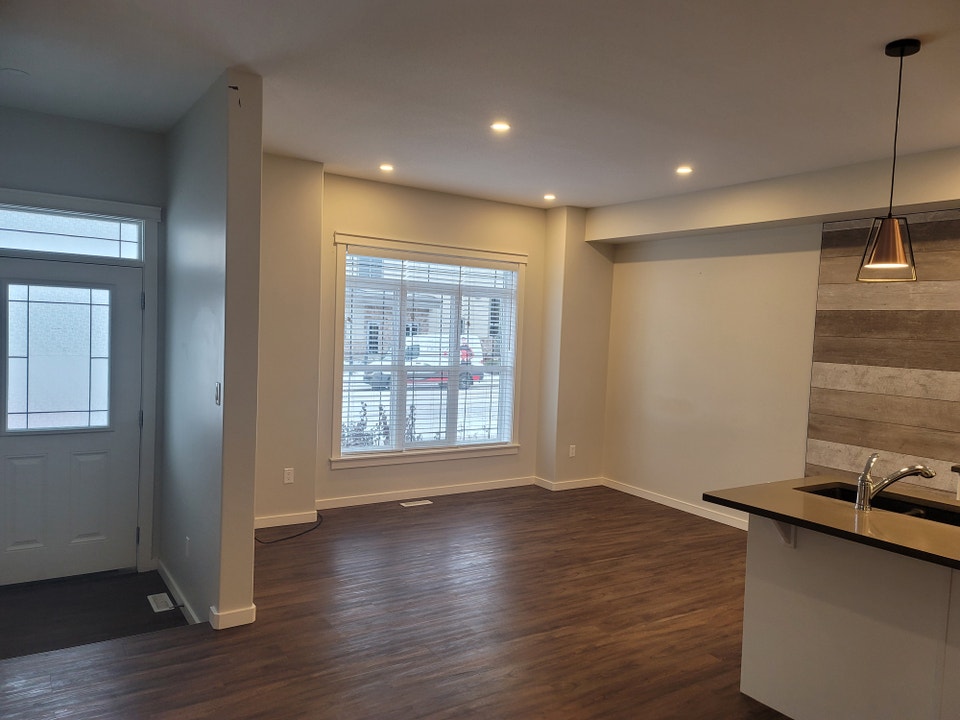 Charming 3 Bedroom, 2.5 Bathroom in Lacombe - Pet-Friendly! 2