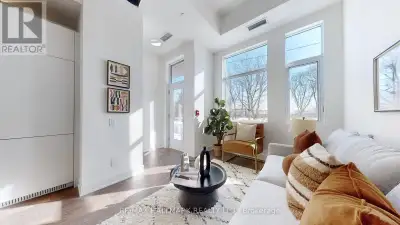 Welcome to The Poet, a modern boutique luxury condo set in the heart of Leslieville. This rare, bran...
