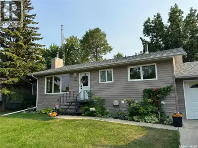 Move in ready home in a fantastic location! This well maintained house is situated on a mature lot i...