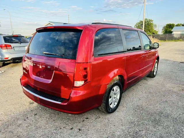 2011 Dodge Grand Caravan 4dr Wagon SXT in Cars & Trucks in Oakville / Halton Region - Image 4