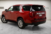 Drive this accident-free, local Manitoba owned 2024 GMC Yukon SLE 4wd today! Dressed to impress in b... (image 5)