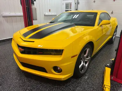 Chevrolet Camaro 2SS 2010, seulement 22 000 km, automatique, moteur 6.2 litres, véhicule comme neuf...