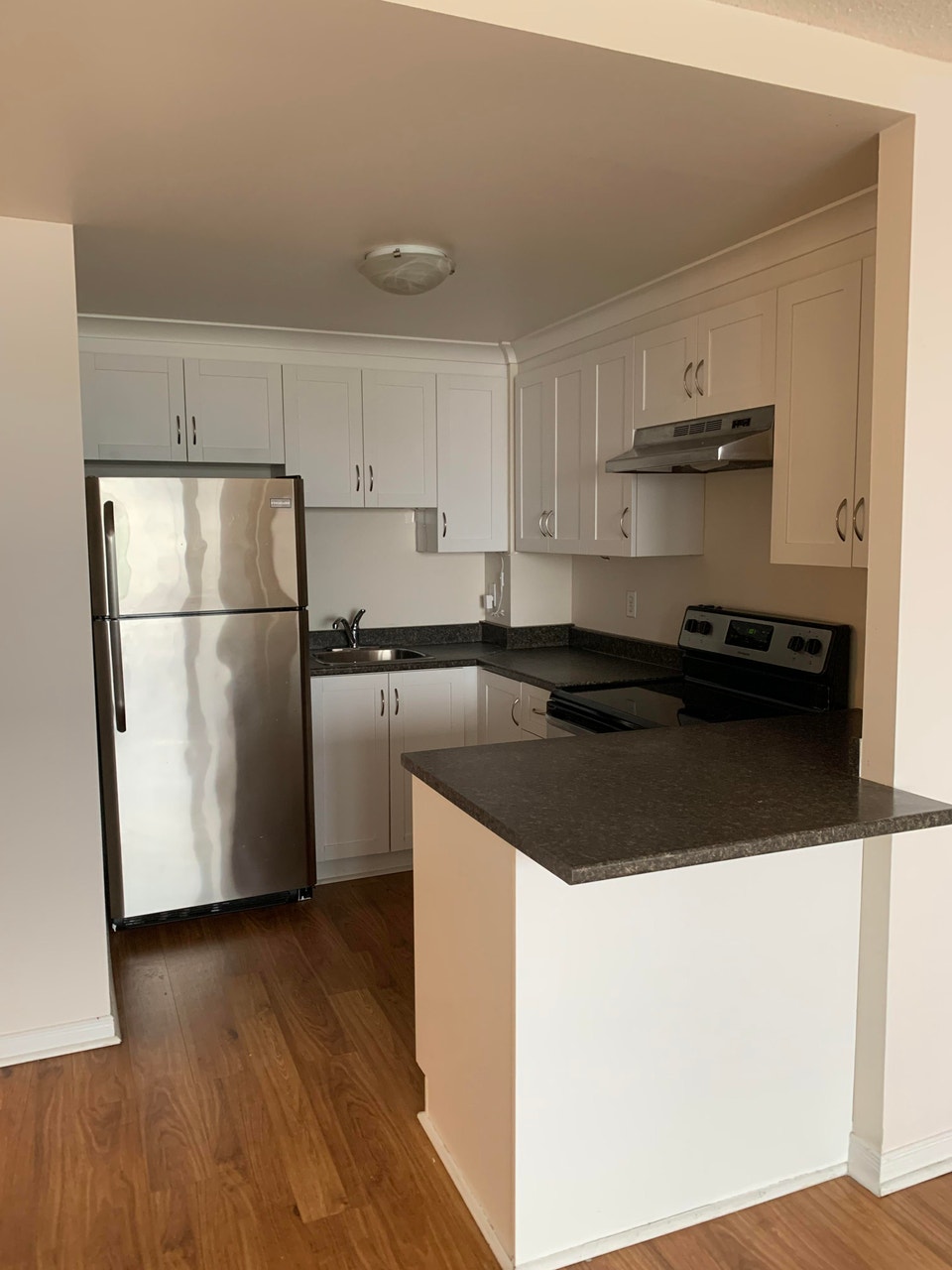 Large 1 Bedroom Apartment $1850 Available NOW!! 5