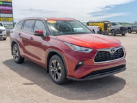 ALG Residual Value Awards, Residual Value Awards. This Toyota Highlander has a durable Regular Unlea... (image 6)