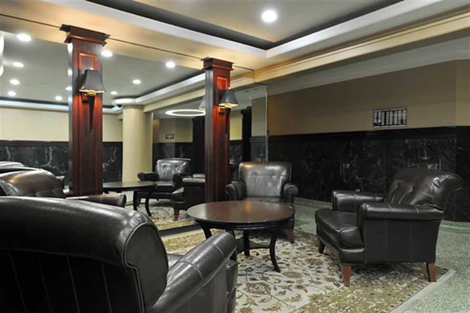 Studio Apartment in Ottawa's Golden Triangle 5