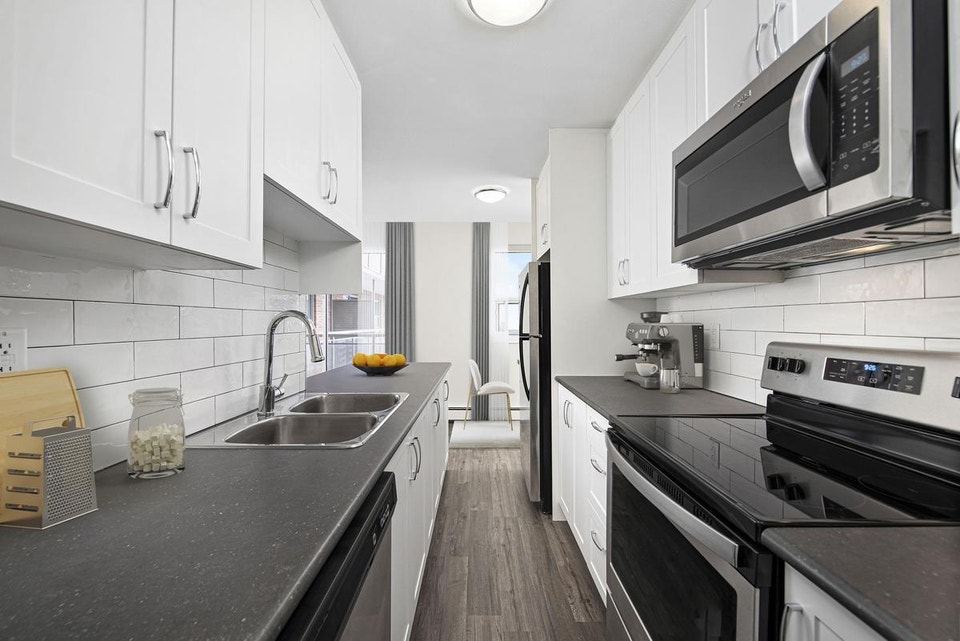 2 Bedroom Apartment for Rent - 2495 Lakeshore Blvd. W 2