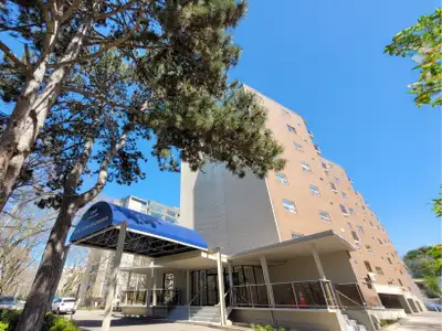 Lord Nelson Apartments - 1 Bedroom available at 5200 Lakeshore R