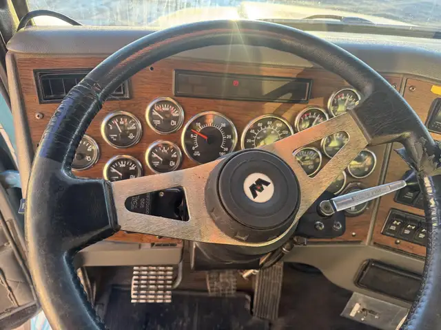 2003 WESTERN STAR 4900 in Heavy Trucks in Saskatoon - Image 22