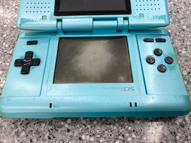 Nintendo DS Original - Sky Blue in Nintendo DS in City of Toronto - Image 2
