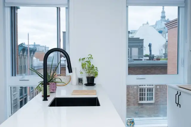 3 ½ lumineux et sécuritaire – Vieux-Québec in Long Term Rentals in Québec City - Image 6