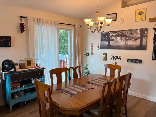 OPEN HOUSE SAT 1-3 SEPT 20. COZY HOME DOWNTOWN STEINBACH, MB63793686874753123