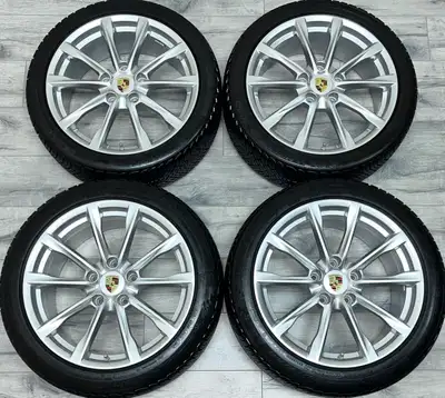 Selling a beautiful set of *LIKE BRAND NEW* original Porsche 718 Boxster / Cayman (982) 19 inch stag...