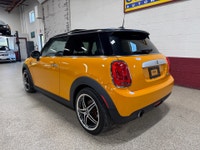 WOW! WHAT A CAR! BMW/MINI DEALER TRADE-IN! LOCAL ONTARIO CAR! SERVICE RECORDS! 3 DOOR COOPER 1.5L 3... (image 2)