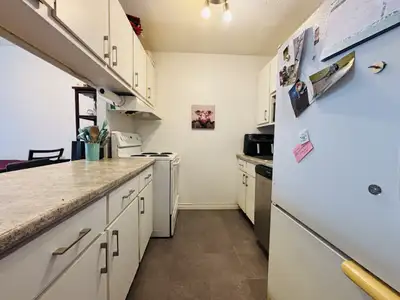 Appartement 4 et demi dans un immeuble situé dans un quartier résidentiel au cœur de Loretteville. P...