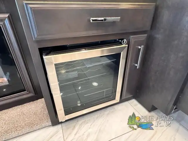 2024 Entegra Coach Anthem 44D 450 h.p. / 1250 ft-Lbs of Torque in RVs & Motorhomes in Moncton - Image 15