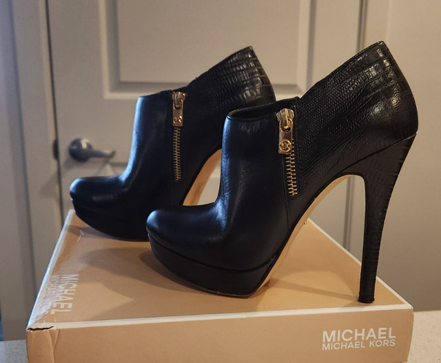 Michael Kors booties // bottines en cuir dans Femmes - Chaussures  à Ville de Montréal - Image 2