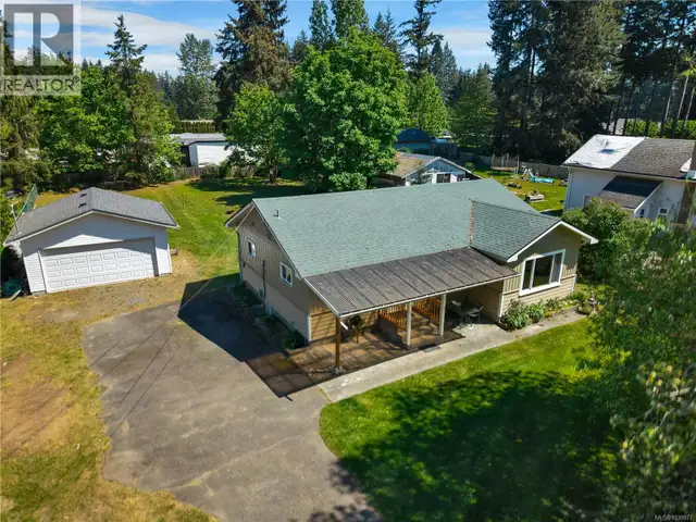 4800 Lewis Rd Campbell River, British Columbia in Houses for Sale in Campbell River - Image 2