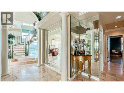 Penthouse perfection in English Bay - This massive 3,621 square ft 2-level Waterfront Penthouse in V...