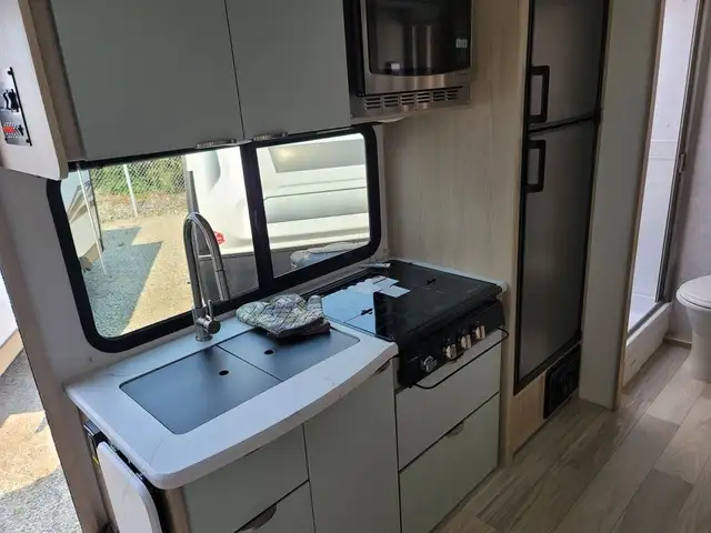 2025 Winnebago Micro Minnie 2108TB in Travel Trailers & Campers in Penticton - Image 10