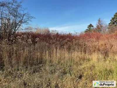 Magnifique terrain à vendre de 551 305 pieds carrés. Il est situé en plein coeur de la municipalité...