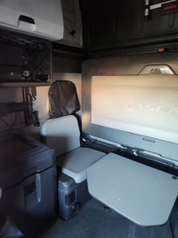 Ryder Stock ID: 282277 Transmission Type/Speed: AUTO 12 Engine: DIESEL DD15 GHG'17 505/1625 Horse Po... (image 9)