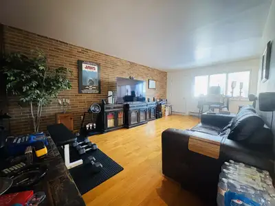 Appartement 4 et demi est situé dans un complexe immobilier localisé à Sainte-Foy à proximité de l’U...