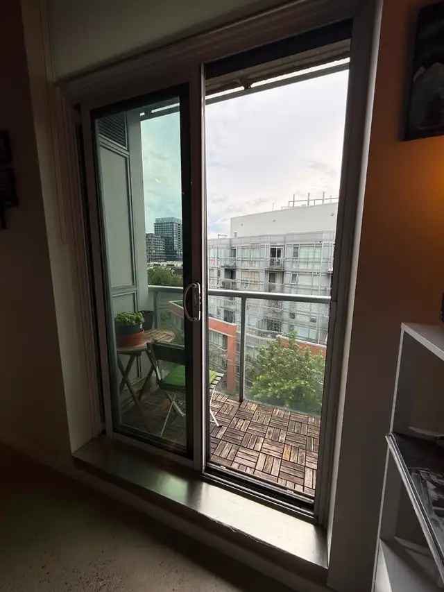 High-Ceiling Loft with Natural Light in Queen West in Long Term Rentals in City of Toronto - Image 10