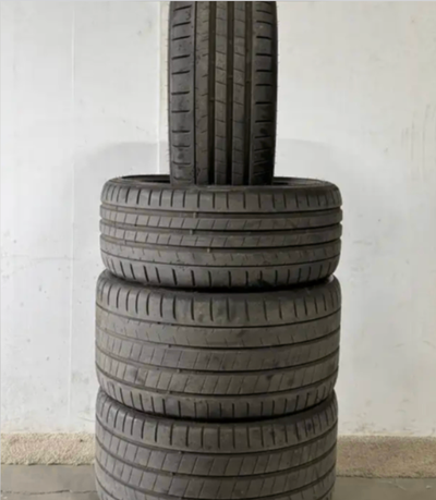 Kumho performance staggered 235/35R19 fron 305/30R19 rear tires 9/32 or 90% tread cost $2600 new Por...