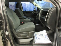 RAM 1500 CLASSIC 2021 EXPRESS V8 5.7 LITRES HEMI QUAD-CAB BOITE 6'4" 4X4 TOUT ÉQUIPÉ / CAMÉRA DE REC... (image 9)